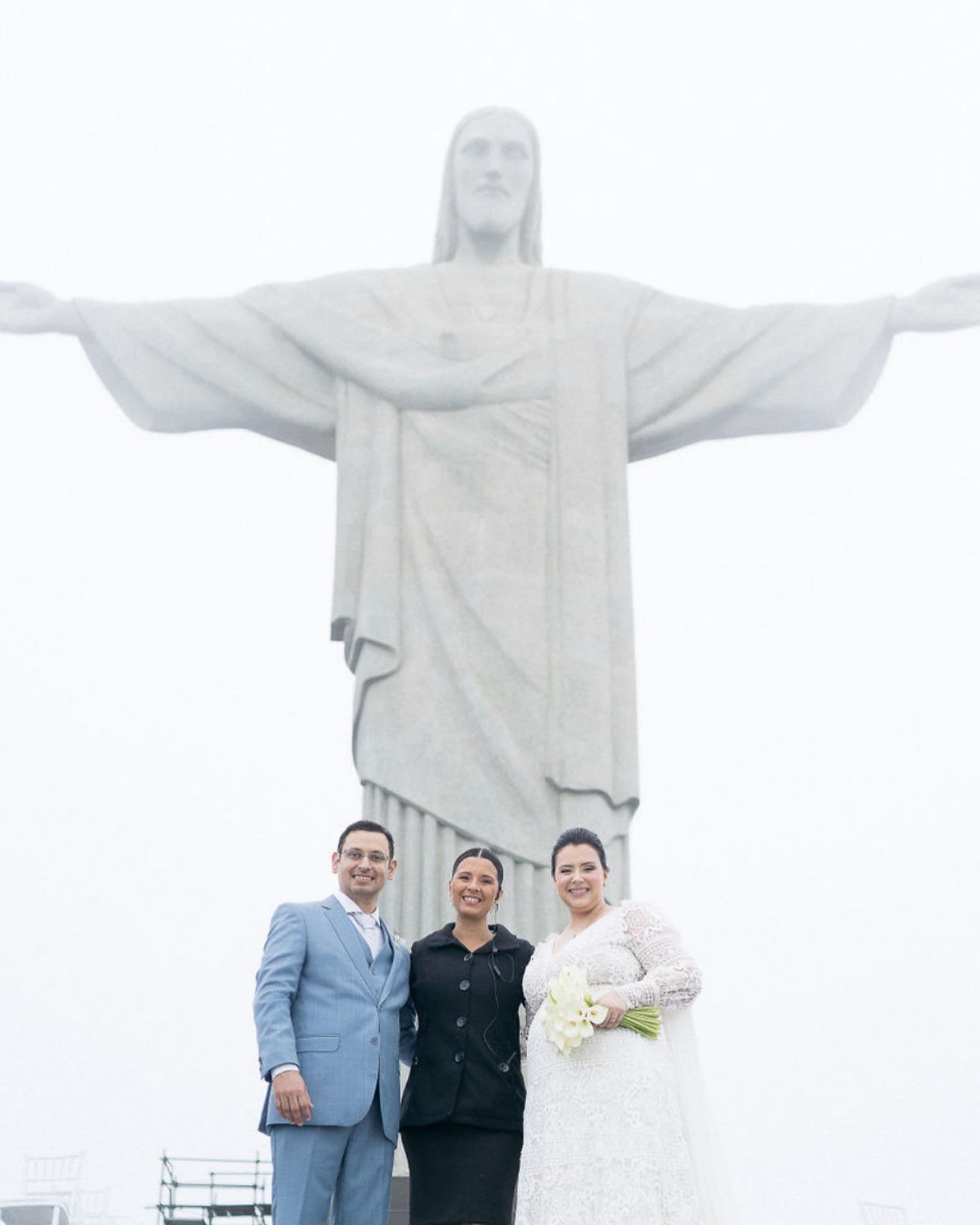 Casal de noivos em casamento